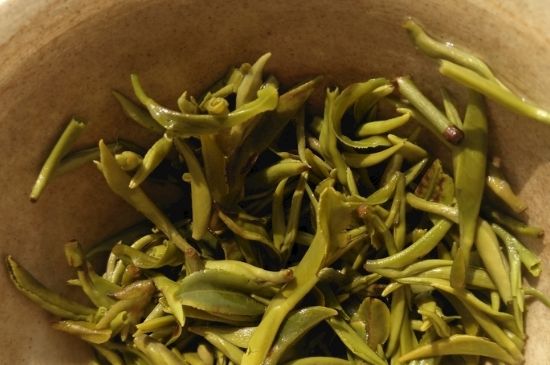 干吃茶葉致癌嗎，長期吃干茶葉的危害