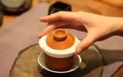 三才蓋碗的正確拿法，三才蓋碗抓碗法圖解