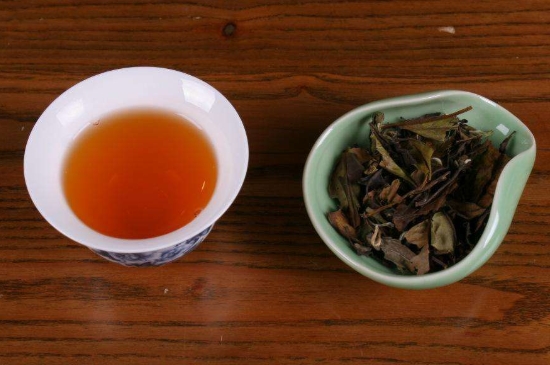 福鼎白茶能長(zhǎng)時(shí)間悶泡嗎，老白茶可以悶著喝嗎？