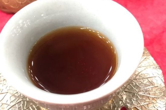 黑茶調(diào)理婦科病，女人喝黑茶好處太多了！