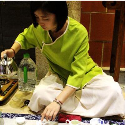 女士喝茶的手勢(shì)，女人正確喝茶手勢(shì)姿勢(shì)圖