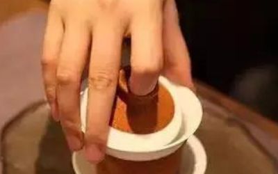 三才蓋碗的正確拿法，三才蓋碗抓碗法圖解