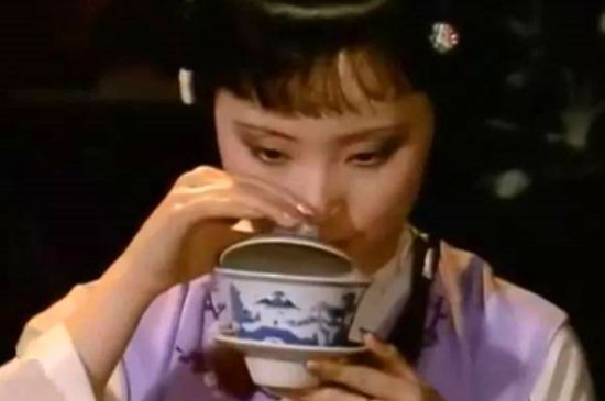 女士喝茶優(yōu)雅姿勢，女士正確喝茶姿勢禮儀