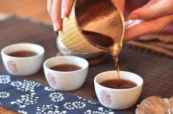 喝茶茶桌上的禮儀有哪些，泡茶待客十大禮儀不可不做！
