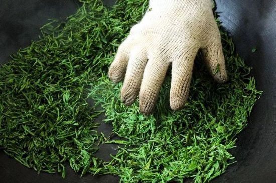 龍井茶炒茶葉怎么炒出好茶色，茶葉怎樣做出來(lái)最綠？