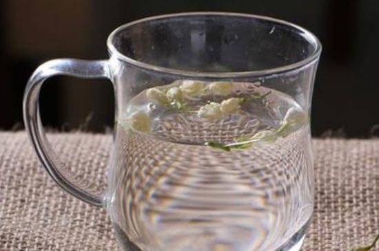 茉莉泡水禁忌，茉莉干花泡水的功效與禁忌