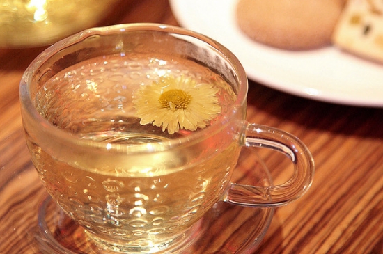 經(jīng)常菊花泡水好嗎，喝菊花茶有什么好處？