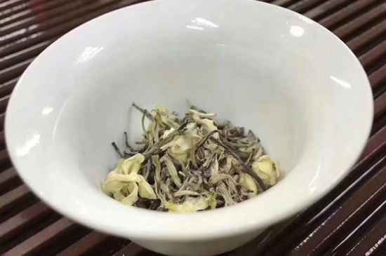 女孩喝茉莉茶的好處，茉莉茶葉的功效與禁忌