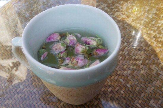 玫瑰花泡茶祛斑要多久見效，喝玫瑰花茶多久能祛斑？