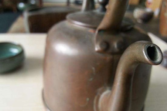 用銅壺?zé)惺裁唇?，銅壺煮水的兩大忌諱和好處