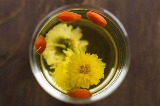菊花茶的最佳搭配有哪幾樣，菊花茶和什么搭配喝效果好？