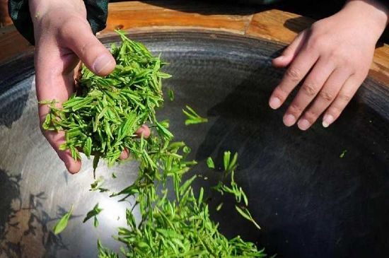 龍井茶炒茶葉怎么炒出好茶色，茶葉怎樣做出來(lái)最綠？