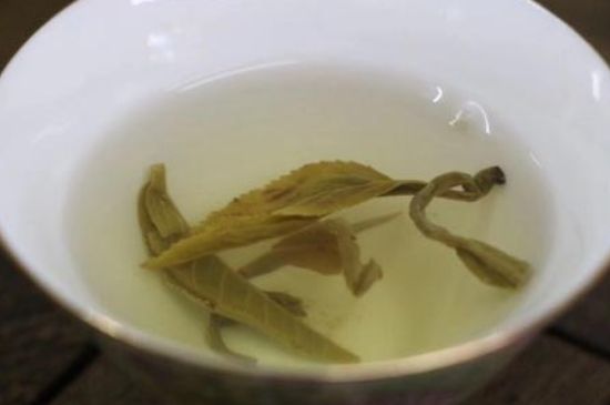 茉莉龍珠泡開后為什么都是梗，茉莉龍珠泡開后什么樣？