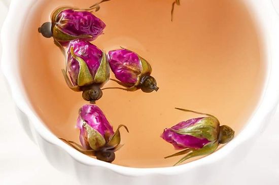 玫瑰花泡茶祛斑要多久見效，喝玫瑰花茶多久能祛斑？