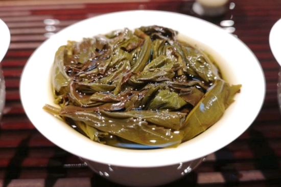 長(zhǎng)期喝巖茶會(huì)上火嗎？巖茶這樣喝了容易上火！