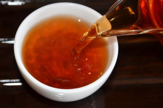 茯磚茶與普洱茶哪個(gè)好，茯茶和普洱茶口味區(qū)別