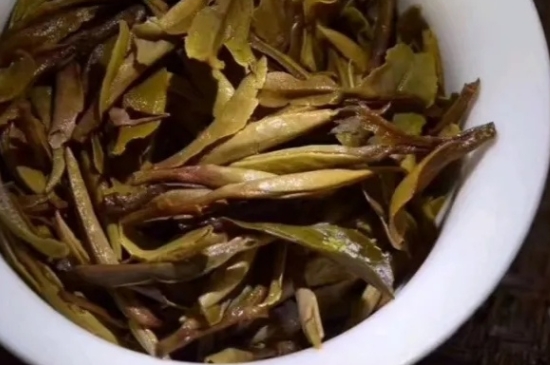 老白茶上火還是去火？夏季喝煮的老白茶會容易上火！