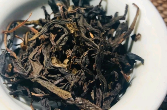 長(zhǎng)期喝巖茶會(huì)上火嗎？巖茶這樣喝了容易上火！