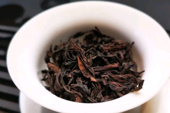長(zhǎng)期喝巖茶會(huì)上火嗎？巖茶這樣喝了容易上火！