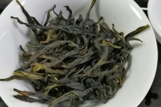 蜜蘭香和鴨屎香區(qū)別，鳳凰單樅鴨屎香vs蜜蘭香圖片對(duì)比