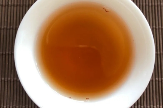 老白茶上火還是去火？夏季喝煮的老白茶會容易上火！