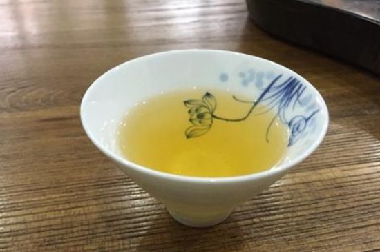 鴨屎香單叢雪片茶的特點，鳳凰雪片茶有什么特點？