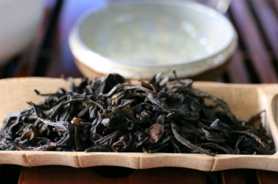 長(zhǎng)期喝巖茶會(huì)上火嗎？巖茶這樣喝了容易上火！