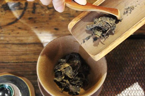 茯磚茶與普洱茶哪個(gè)好，茯茶和普洱茶口味區(qū)別