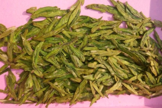 西湖龍井新茶和陳茶的區(qū)別，怎么區(qū)分龍井新茶和舊茶？