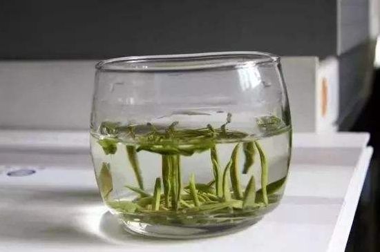 綠茶加重濕氣？濕氣體質(zhì)寒的人能喝綠茶嗎