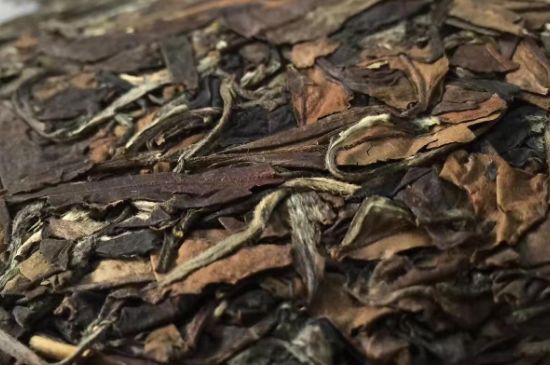 福鼎白茶要喝老的嗎，為什么喝白茶要喝老茶存新茶？