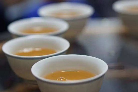 茯磚茶與普洱茶哪個(gè)好，茯茶和普洱茶口味區(qū)別