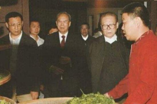 母樹大紅袍給誰喝了，為什么母樹大紅袍叫三棵六株？