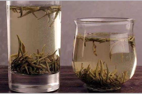 西湖龍井茶毫和發(fā)霉區(qū)別圖片，長霉的龍井茶葉會(huì)是什么樣？