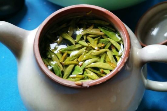 龍井茶放二年了能喝嗎，過期龍井茶的妙用！