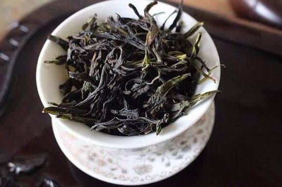 鴨屎香單叢雪片茶的特點，鳳凰雪片茶有什么特點？