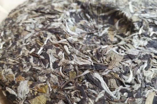7年壽眉和2年白牡丹哪個(gè)好，老白茶壽眉與白牡丹的口感區(qū)別