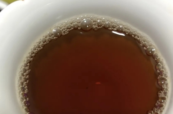 老白茶上火還是去火？夏季喝煮的老白茶會容易上火！