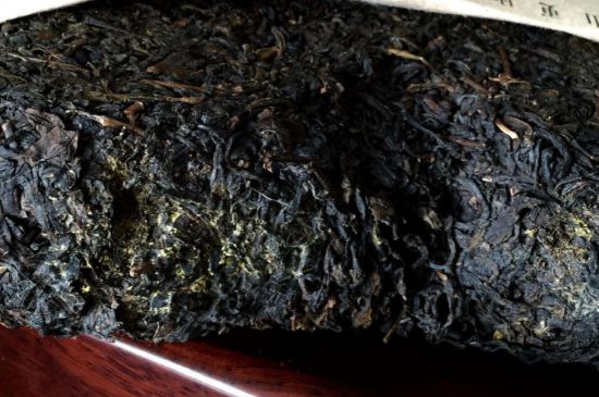 伏茶里的金花是黃曲霉素嗎，金花茯茶里的是什么菌