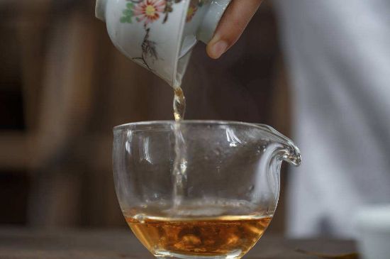 福鼎白茶要喝老的嗎，為什么喝白茶要喝老茶存新茶？