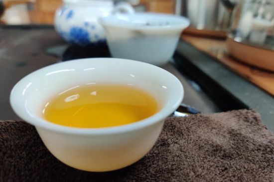 蜜蘭香好還是鴨屎香好，鳳凰單叢茶蜜蘭香和鴨屎香特點(diǎn)有哪些？
