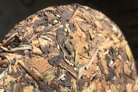 7年壽眉和2年白牡丹哪個(gè)好，老白茶壽眉與白牡丹的口感區(qū)別